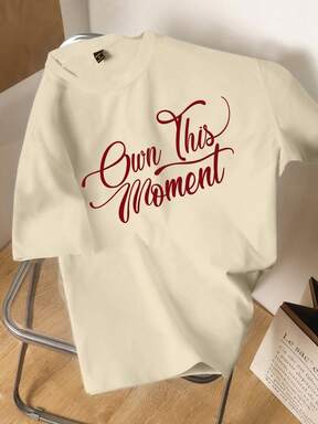 Manfinity Hypemode تي شيرت رجالي بطبعة شعار وياقة دائرية، قصة فضفاضة وغير رسمية