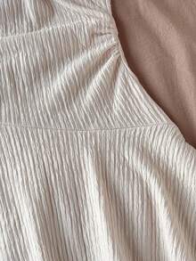 SHEIN 少女露背杏色迷你连衣裙，系带/荷叶边下摆，双层设计/适合派对/约会/情人节/度假/海滩度假装扮 - 杏色 - 查看 6