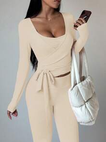 Sovereign Charm 三件套女士运动套装，包括抽绳长袖T恤、前褶吊带背心和高腰喇叭运动裤，适合日常休闲穿着、跑步、瑜伽、健身、网球等各种运动，四季皆宜。 - 卡其色 - 查看 2