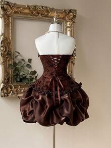 Lovelzi 优雅奢华的巧克力棕色露肩扎染植绒提花拼接亮面欧根纱泡泡裙，精致的鱼骨造型多层荷叶边下摆连衣裙，适合晚宴、展览、商务活动、婚礼、派对和其他场合。 - 棕色 - 查看 3