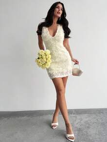 Firerie 女士优雅浪漫约会派对度假海滩下午茶连衣裙，奶油色3D立体花卉面料深V领无袖修身迷你连衣裙，适合婚礼、拍照、情人节约会、生日等场合。