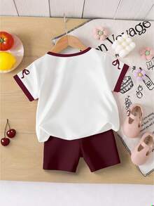 两件套女婴套装，可爱时尚的字母数字印花圆领短袖T恤搭配酒红色短裤，适合春夏日常穿着。 - 彩色 - 查看 2