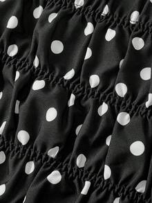 SHEIN MOD 大码女式百搭波点夏季休闲黑白波点蝴蝶结泡泡短裤，秋冬新年造型，西部风，可爱短裤，黑色荷叶边短裤，波点短裤，黑色涤纶波点短裤，褶皱腰部荷叶边下摆宽松休闲风格轻薄面料夏季日常穿着度假休闲女裤 - 黑與白 - 查看 3