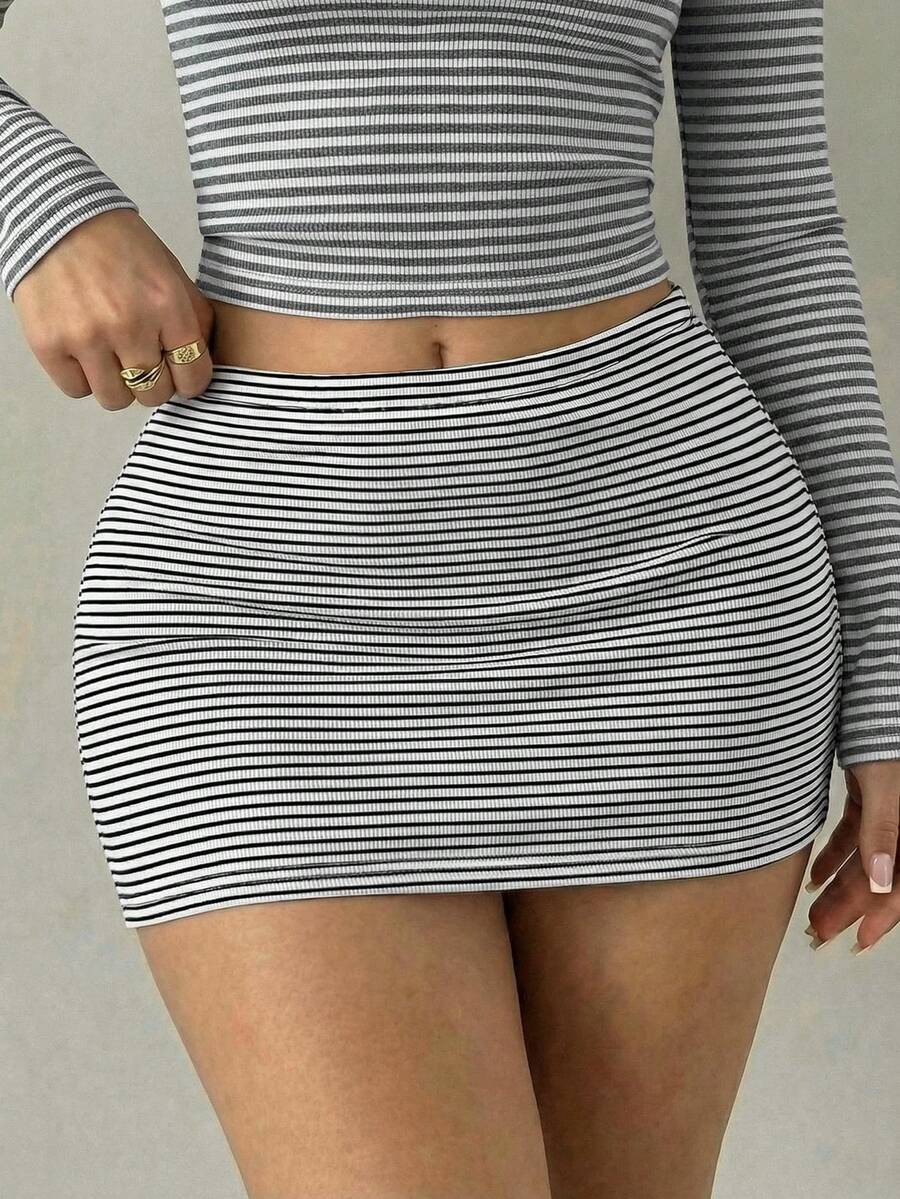SHEIN SXY 大码条纹修身低腰休闲百搭半身裙 - 黑與白 - 查看 1
