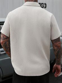 Manfinity CasualCool 休闲时尚多功能夏季男士短袖衬衫，男士灯芯绒条纹衬衫，男士纹理衬衫，男士短袖纽扣衬衫，男士秋季户外服装，2025男士秋季服装。新款秋季衬衫是一款百搭的秋季外出衬衫，适合通勤、休闲约会、商务等各种场合。男士衬衫，街头服饰，男士针织纽扣衬衫，奶油色纽扣衬衫，男士短袖纽扣衬衫，米色纽扣衬衫，男士短袖纽扣衬衫 - 杏色 - 查看 3