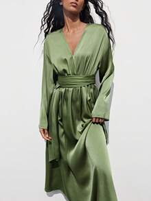 Maija 绿色女士长款连衣裙，腰部系带，V领重叠式长袖 - 軍綠色 - 查看 3