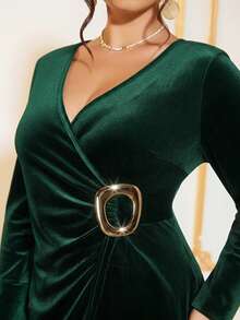 Cravure Plus Size Women Elegant Solid Velvet V-Neck Ruched Bodycon Party Dress - Dark Green - View 7