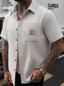 Manfinity CasualCool 休闲时尚多功能夏季男士短袖衬衫，男士灯芯绒条纹衬衫，男士纹理衬衫，男士短袖纽扣衬衫，男士秋季户外服装，2025男士秋季服装。新款秋季衬衫是一款百搭的秋季外出衬衫，适合通勤、休闲约会、商务等各种场合。男士衬衫，街头服饰，男士针织纽扣衬衫，奶油色纽扣衬衫，男士短袖纽扣衬衫，米色纽扣衬衫，男士短袖纽扣衬衫 - 杏色 - 查看 8