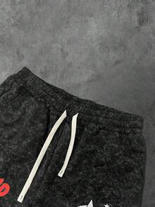 Manfinity Roghcode 男士休闲街头风字母人像图案圆领短袖T恤短裤套装，夏季 - 彩色 - 查看 4
