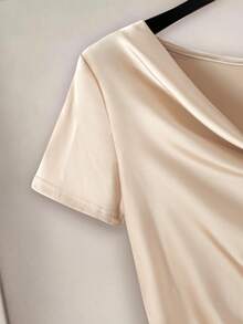 Franclia T-shirt à encolure plongeante et taille cintrée pour femmes, convient pour les rendez-vous, les dîners et les vacances d'été - Nude - Voir 3