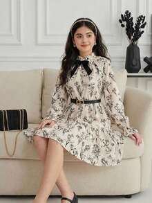 SHEIN 少女编织蝴蝶图案荷叶边下摆休闲长袖连衣裙 - 米色 - 查看 9