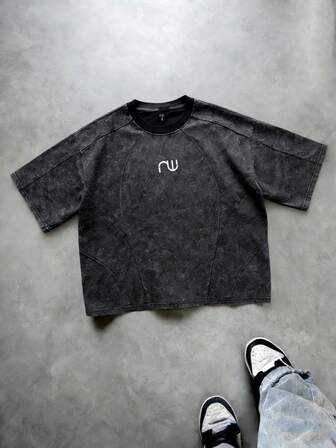 maglietta a maniche corte con vestibilità ampia e effetto vissuto, stile vintage da strada per uomo