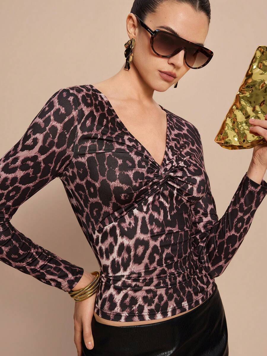 女士长袖豹纹深V领褶皱胸部长袖T恤，秋季印花猎豹纹T恤女式上衣 - 巧克力棕 - 查看 1