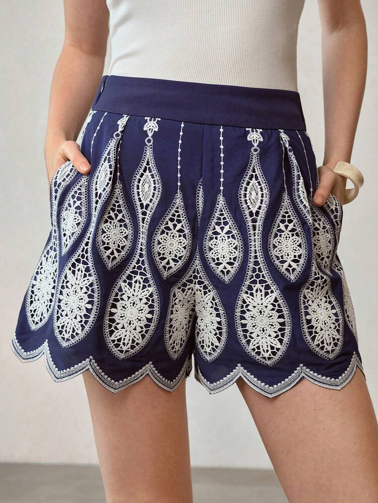 WOMEN'S HOLLOW OUT EMBROIDERY DESIGN CASUAL SHORTS
