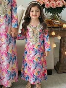 SHEIN 女童时尚印花V领长袖连衣裙 - 彩色 - 查看 2