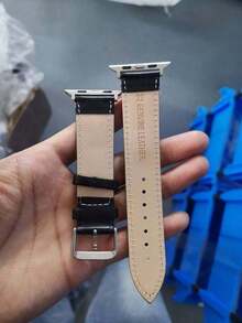 1条兼容苹果手表表带，黑色舒适柔软经典皮革表带，适用于苹果手表，超时尚男女通用设计，全球畅销新品 - 黑色 - 查看 7