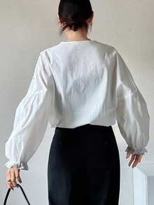 FRIFUL 女士刺绣不对称领蝴蝶结灯笼袖宽松衬衫 - 白色 - 查看 4