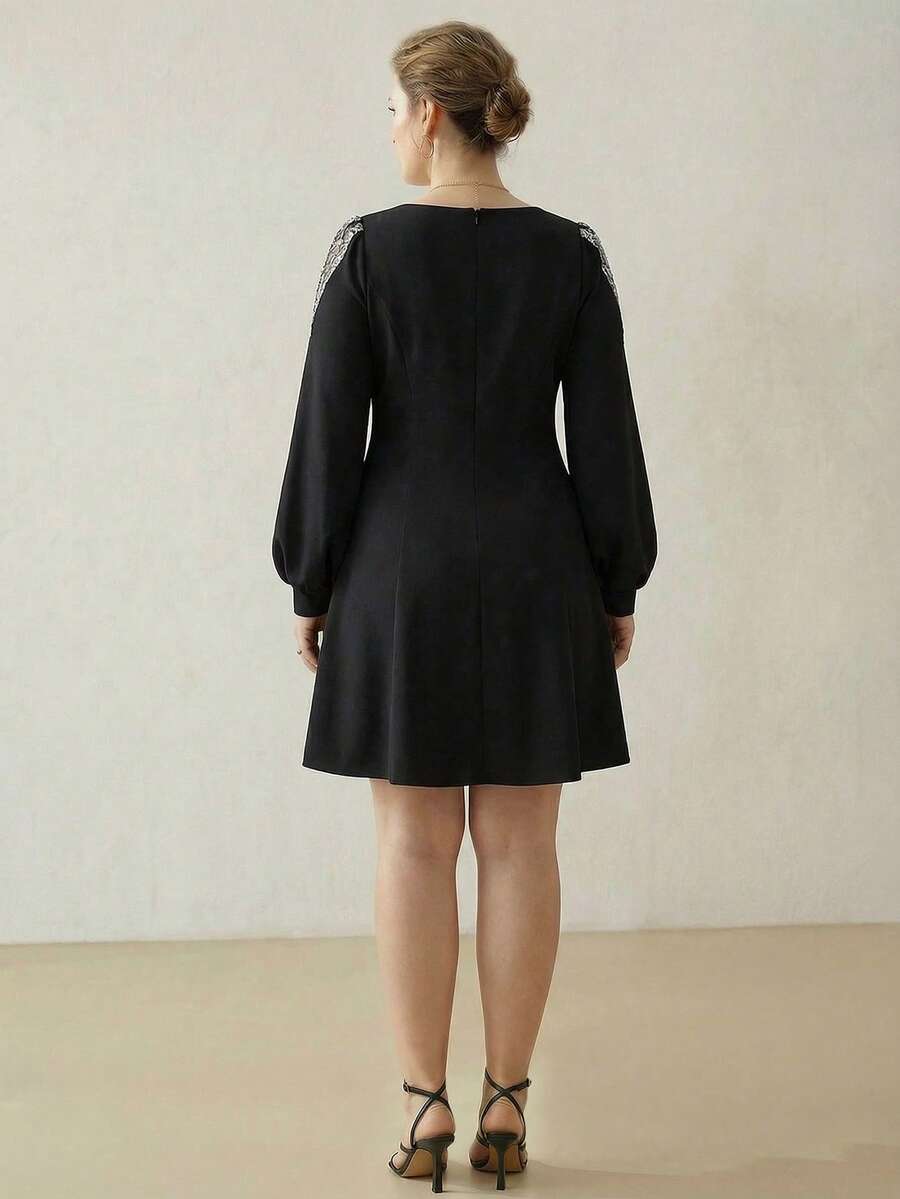 MOTF PREMIUM 大码优雅约会之夜网纱拼接灯笼袖收腰褶裥下摆短连衣裙 - 黑色 - 查看 2