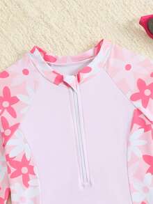 SHEIN 2件套女童碎花印花舒适针织长袖短裤拉链泳衣套装，适合海滩、泳池、度假、夏季、旅行。儿童女童防晒泳衣2件套，女童长袖泳衣套装，长袖和短裤拉链套装，适合青少年粉色泳衣。儿童碎花泳衣套装3件套，女童长袖泳衣。 - 彩色 - 查看 4