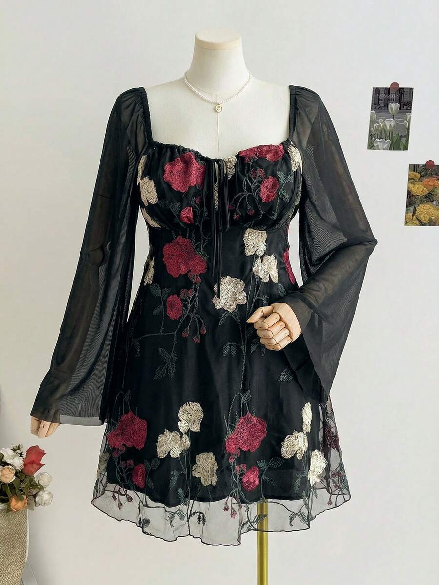 Soleia Váy ngắn chữ A thêu hoa lãng mạn cỡ lớn dành cho nữ, tay dài xòe, phong cách nghỉ dưỡng - màu đen - Xem 1