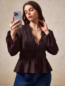 Elegantrix Áo kiểu nữ cỡ lớn mùa xuân/hè, phối ren, eo chữ V sâu, tay phồng, viền bèo nhún, chất liệu thanh lịch. - Cà phê nâu - Xem 3