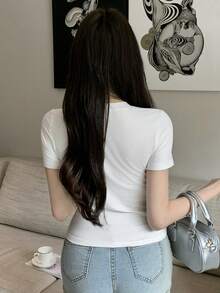 DAZY 女士纯色简约短袖T恤，休闲日常穿着 - 米色 - 查看 7