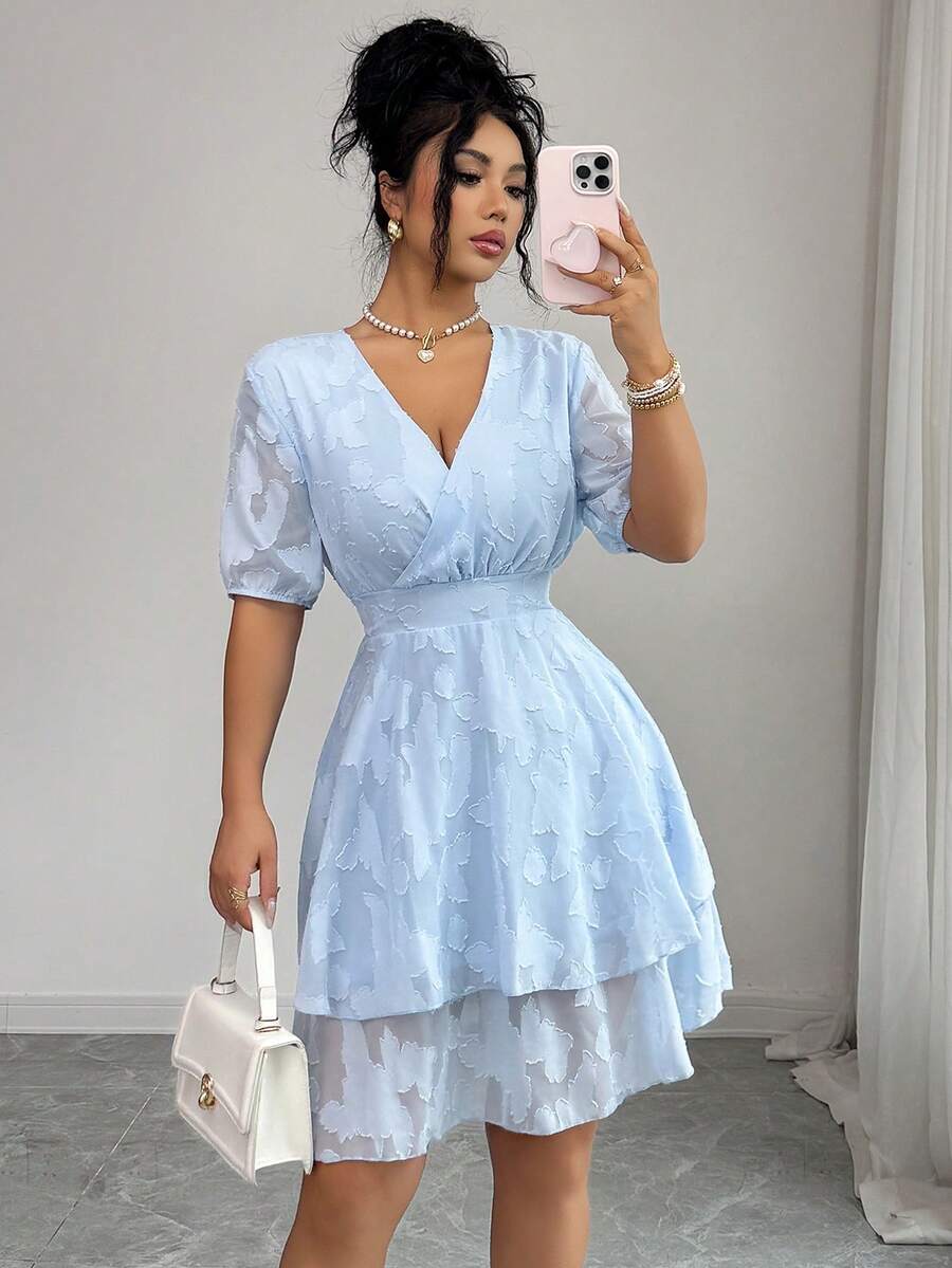 SHEIN Elenzya 女士优雅镂空V领系带腰身层叠下摆泡泡袖迷你连衣裙，春夏款 - 藍色 - 查看 1