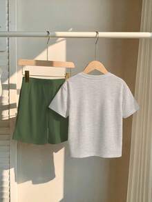 SHEIN 男童休闲T恤短裤套装（2件套），经典可爱动物印花 - 狮子、老虎、树懒、长颈鹿、卡通动物图案