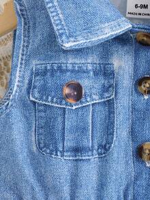 SHEIN 1件女婴翻领纽扣无袖牛仔印花卡通动物图案可爱时尚百搭复古浅蓝色休闲连衣裙，带假口袋，夏季新品 - 藍色 - 查看 4