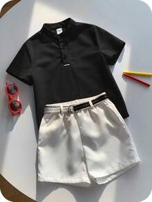 3件套男童针织Polo衫、T恤和短裤套装，红色短袖衬衫，针织上衣搭配白色短裤（含腰带），舒适休闲时尚，适合春、夏、秋、冬四季穿着，室内外皆宜，可日常穿着，也适合运动、派对、拍照、节日、街头风、返校、圣诞节、新年等场合。 - 黑色 - 查看 4