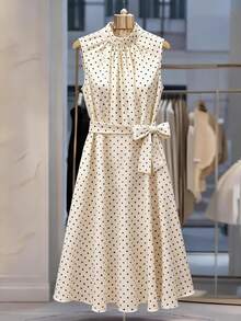 GlowEve CURVE 大码女士优雅波点立领蝴蝶结无袖腰带A字连衣裙，适合工作和通勤，春夏款 - 杏色 - 查看 3