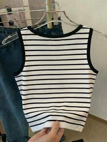 Resyla 黑白条纹数码印花时尚简约女式短款背心，送朋友的礼物 - 白色 - 查看 2