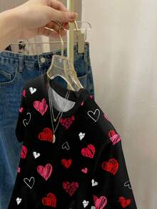 SHEIN LUNE Casual Minimalist Valentine's Day Heart Graphic Round Neck Loose Fit Women T-Shirt,Valentine's Day , Valentine Outfits For Women ,Valentines Day , Valentine Clothes ,Valentine's Day Outfit Carnival Heart Shirt Cute Casual Tops - Multicolor - View 3