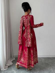 Elenzga 女士优雅时尚通勤休闲舒适迷人复古简约高端浪漫假日长袖方领收腰A字褶裥下摆围巾装饰设计烫金印花连衣裙（随机印花） - 紅色 - 查看 2