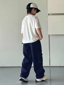 SHEIN 1件装青少年男童休闲运动学院风文艺复古直筒裤，带工作口袋和撞色线条装饰，适合返校、生日派对、晚宴、演出、婚礼、洗礼、开幕式、日常穿着，适合上学、度假、旅行、运动，适合春夏季节。 - 藏蓝色 - 查看 4