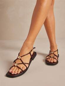 SHUZIA #UrbanGleam 女士金属球装饰极简主义绑带纯素皮革巧克力色凉鞋 – 时尚、百搭、现代。 - 巧克力棕 - 查看 2