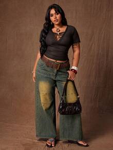 Rustia Plus Size Women V-Neck Rhinestone Embellished Fitted T-Shirt - Dark Green - View 4