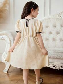 SHEIN Elladie kids 女童休闲荷叶边领泡泡袖腰部松紧下摆撞色连衣裙，轻薄面料，甜美可爱，适合夏季度假 - 米色 - 查看 2