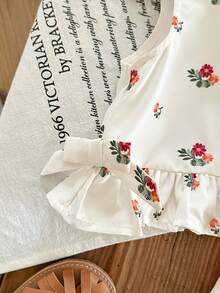 SHEIN Baby Girl Cute Ditsy Floral Ruffle Trim Camisole And Pants 2 Pieces Set, Summer - White - View 5