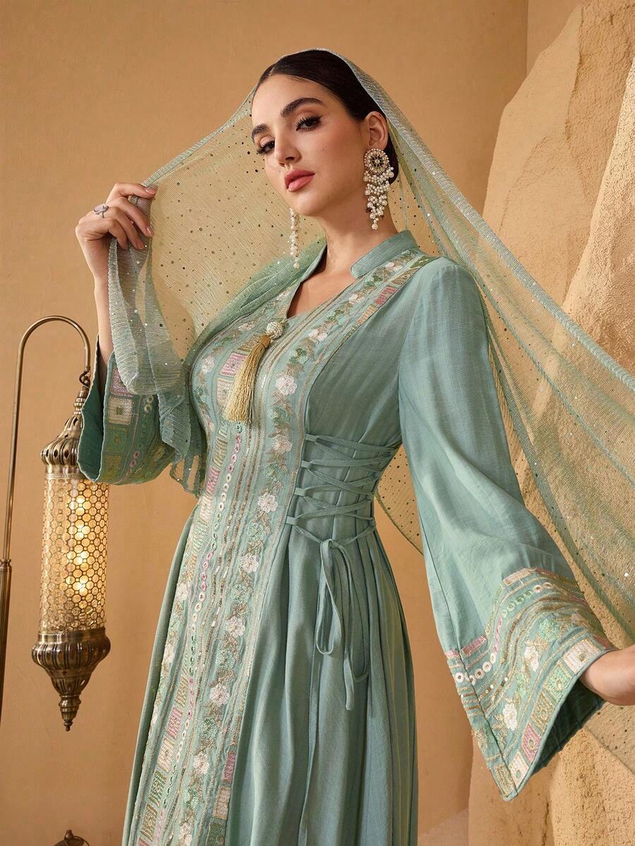 SHEIN Najma 优雅刺绣拼接侧系腰带修身阿拉伯风格连衣裙 - 薄荷綠 - 查看 1