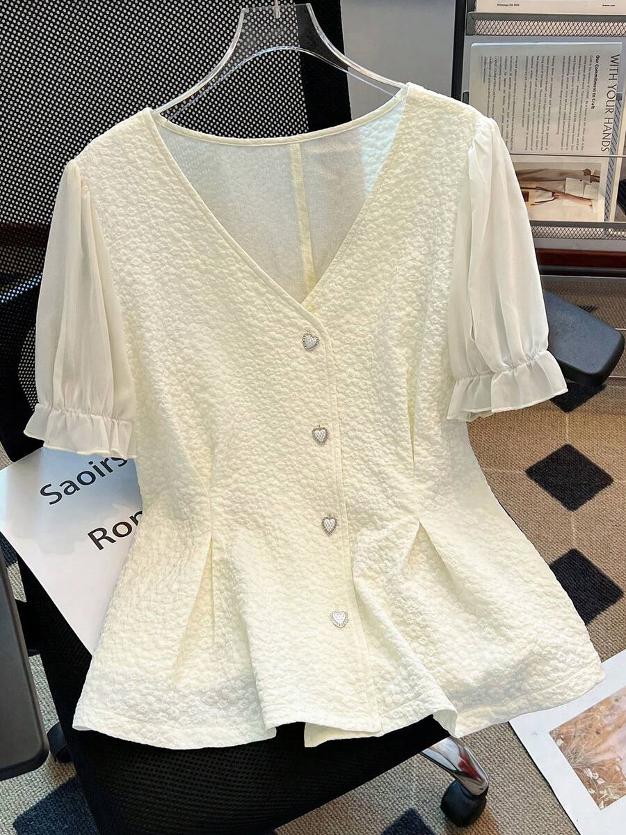 GlowEve CURVE 大码女式衬衫，象牙色，3D立体拼接面料，荷叶边袖，V领，优雅百搭，适合工作、休闲、派对、下午茶、夏季度假、婚礼等场合。 - 杏色 - 查看 1