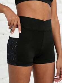 少女黑色高弹力短裤，贴身剪裁，闪亮金属面料，适合跑步和骑行 - 黑色 - 查看 3