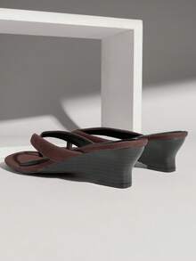 Solezae Women's Chic Casual Slip-On Thong Strap Wedge Sandals Valentine's Day - Chocolate Brown - View 4