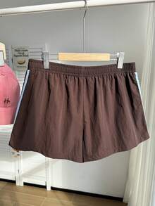 Comfortcana 大码女式复古运动风休闲棕色撞色条纹短裤 - 棕色 - 查看 4