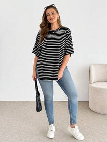 SHEIN Essnce Áo thun ngắn tay kẻ sọc đen trắng dành cho nữ cỡ lớn, thời trang mùa xuân/hè, dáng rộng thoải mái, đa năng, thích hợp mặc hàng ngày, kiểu dáng đơn giản, áo công sở. - Đen và trắng - Xem 5