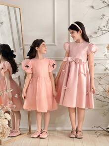 Glamorique Kids 女童亮面缎面短袖连衣裙，饰有蝴蝶结，A字裙摆，高端派对礼服，手工串珠公主裙，适合婚礼、晚宴、派对等场合。 - 粉色 - 查看 7