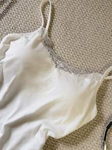 SHEIN 1pc Women's Solid Color Fitted Lace Patchwork Camisole - White - View 3