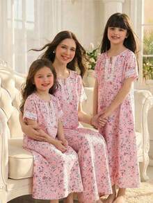 SHEIN Pijama Infantil para Meninas - Camisola Floral Rosa com Detalhe em Renda, Gola Redonda, Manga Curta e Comprimento até o Joelho. Ideal para Todas as Estações, Confortável e Perfeito para as Festas de Fim de Ano de 2026. Presente Essencial para o Berçário, Hora de Dormir, Casual, Vintage, Fofo, para Brincar, Macio e Estiloso para o Dia a Dia. - Rosa - Ver 5