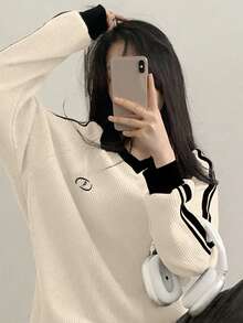 DAZY Áo nỉ chui đầu nữ phối màu in chữ, kiểu dáng sinh viên. - Màu be - Xem 4