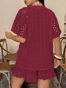 SHEIN LUNE Plus Size Casual Daily Textured Jacquard Hollow V-Neck Raglan Sleeve Top And Ruffle Hem Shorts 2 Pieces Set - Burgundy - View 2
